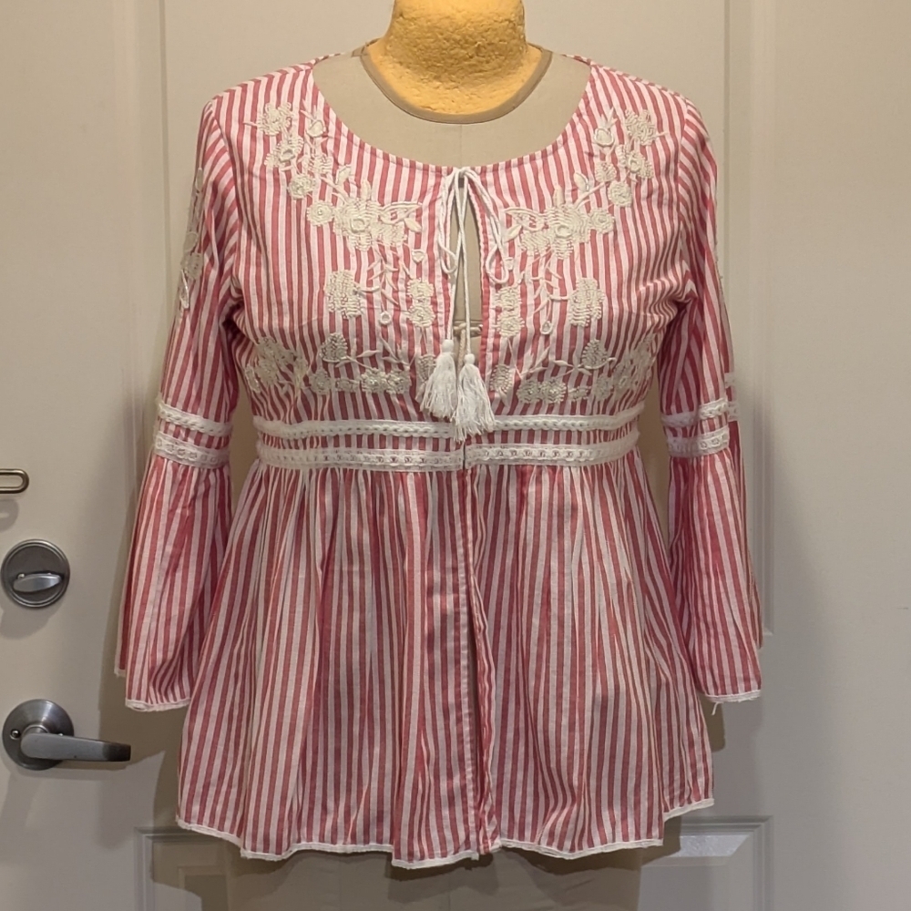 3/$30 EUC Celestial Blue M 100% Cotton Red and White Blouse with Beading - Picture 4 of 10
